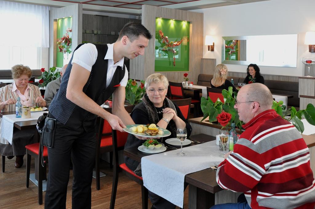 Hotel Gondelfahrt Kurort Jonsdorf Buitenkant foto