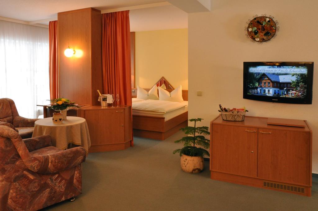 Hotel Gondelfahrt Kurort Jonsdorf Buitenkant foto