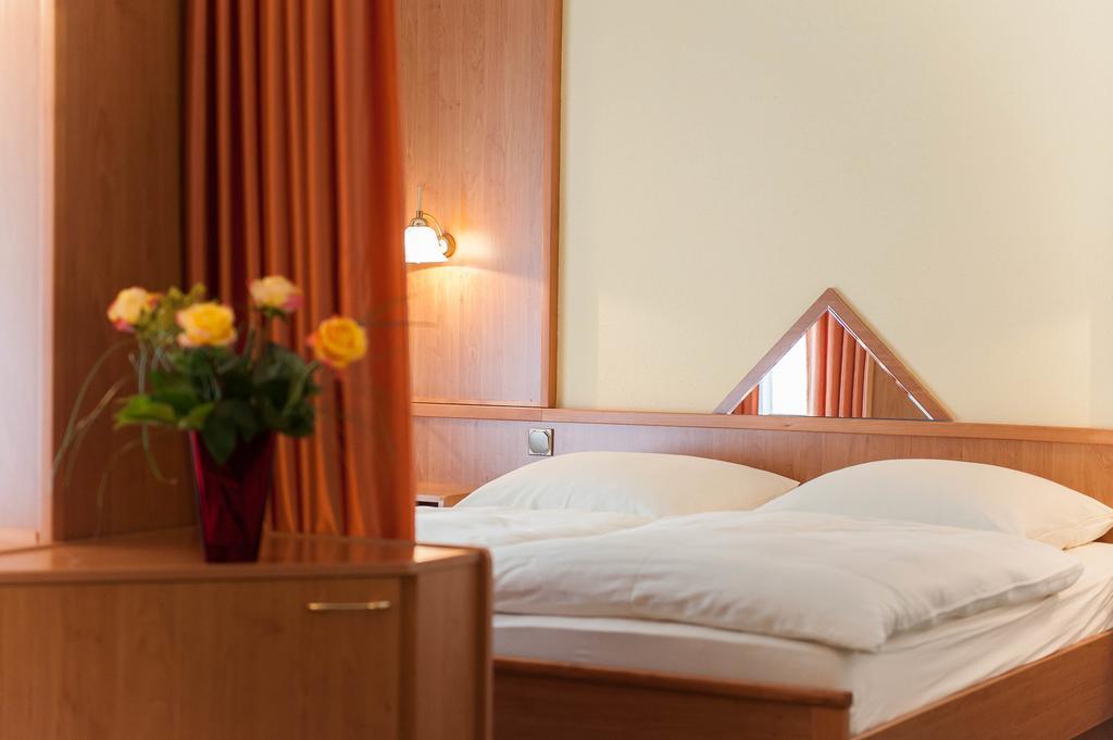 Hotel Gondelfahrt Kurort Jonsdorf Buitenkant foto