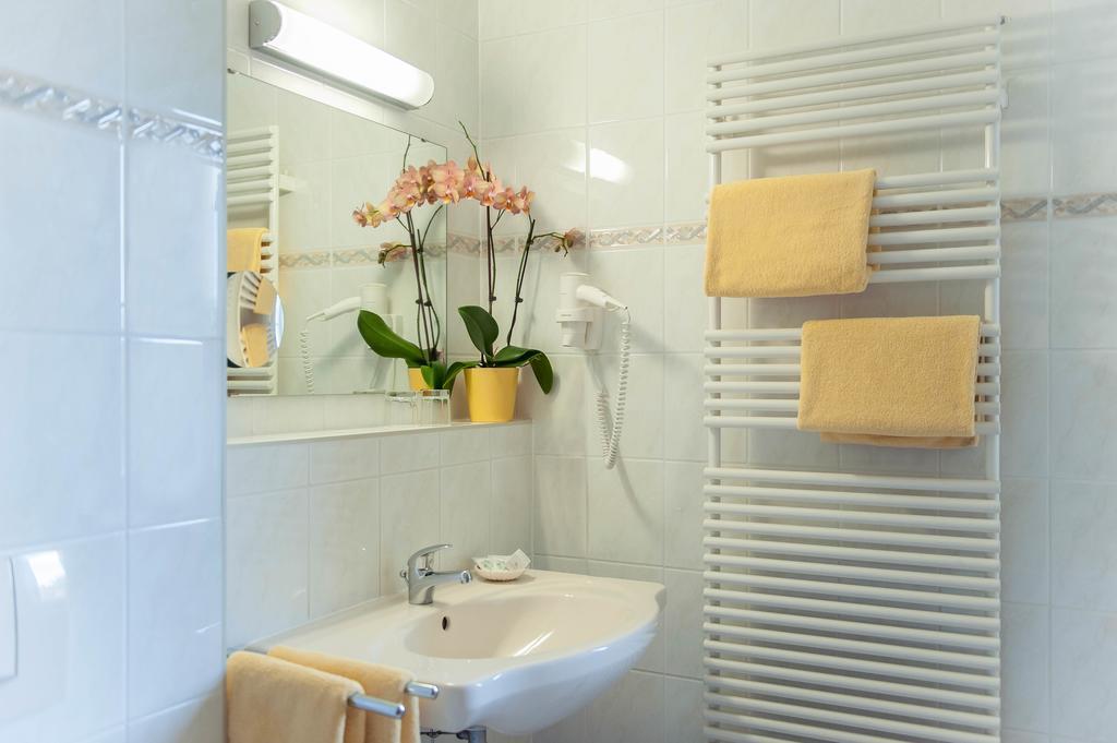 Hotel Gondelfahrt Kurort Jonsdorf Buitenkant foto